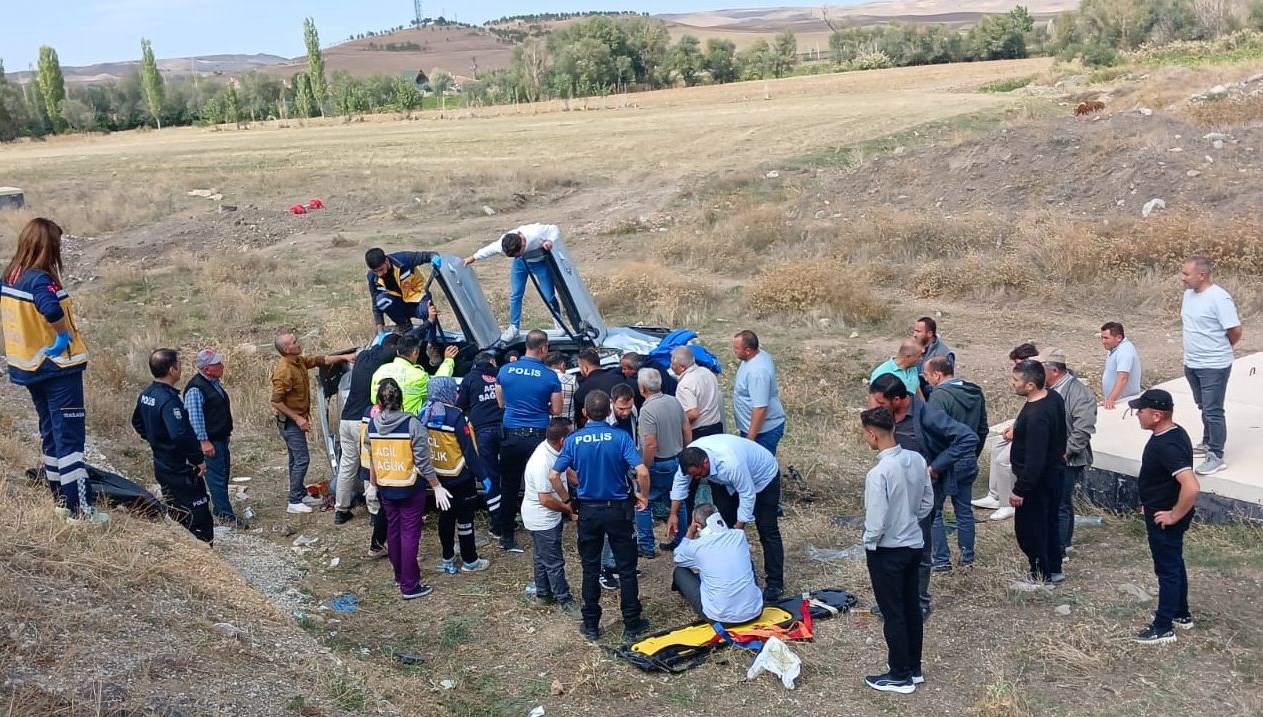 dugun konvoyunda feci kaza XLzsukWQ