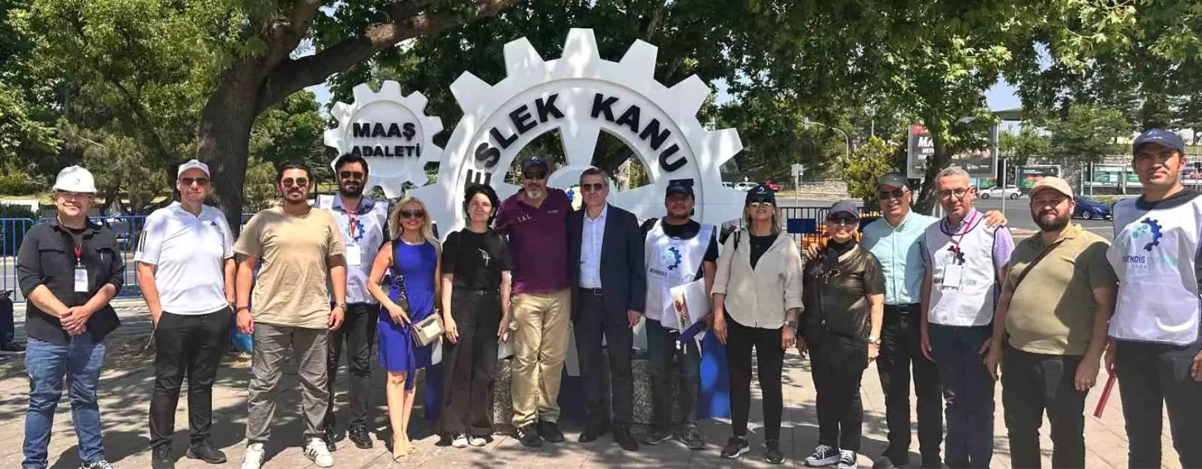 muhendisler emegin degersizlesmesine dikkat cekti 5umPfSDG