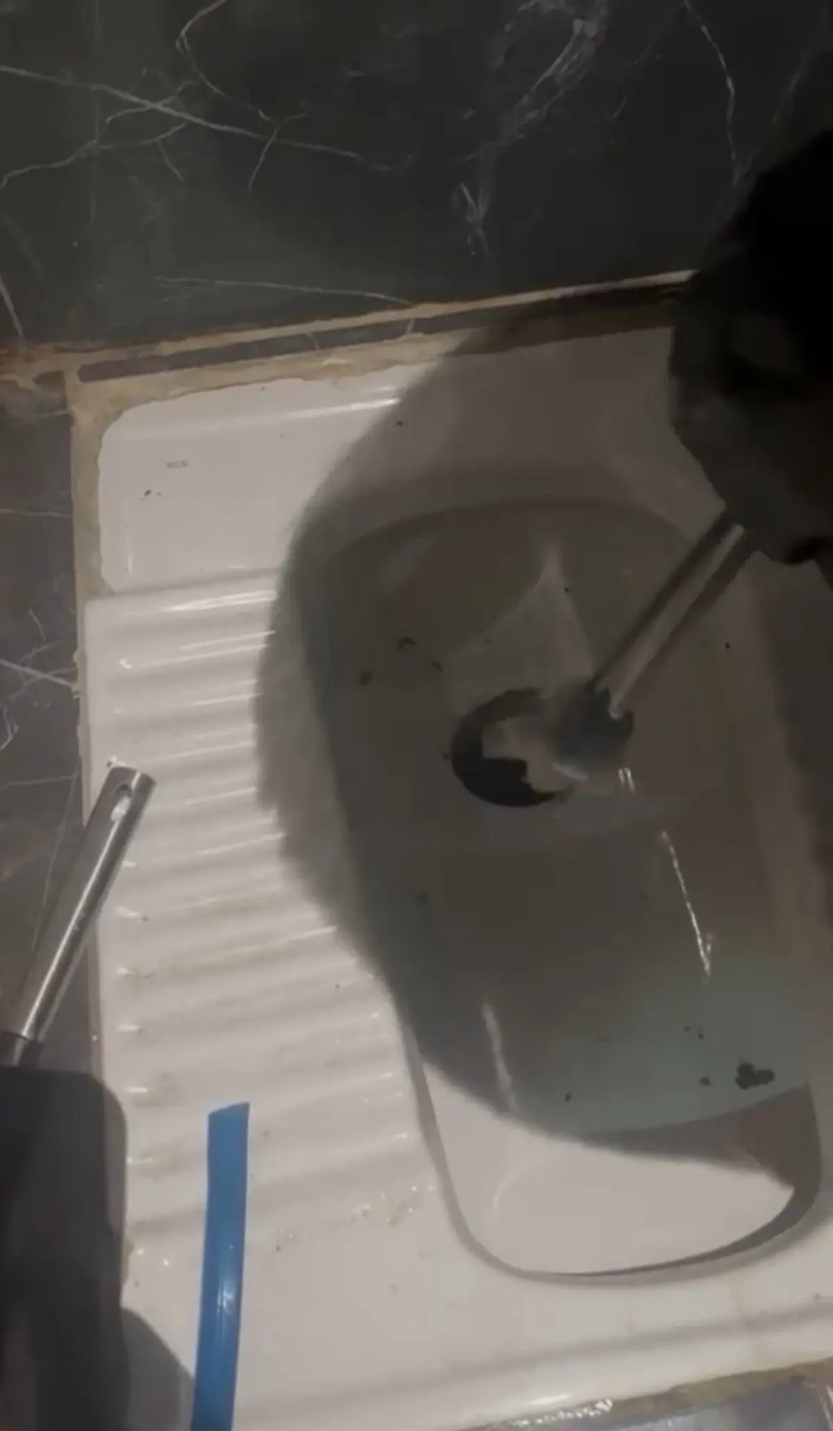 uyusturucu suphelisi tuvalette yakalandi 7u73kVpI