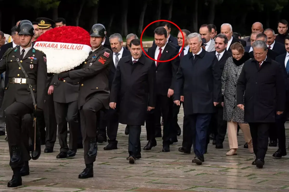 anitkabirdeki torene damga vuran goruntu yavas ve sorusturma izni isteyen bassavci yan yana eYveGq6v.jpg