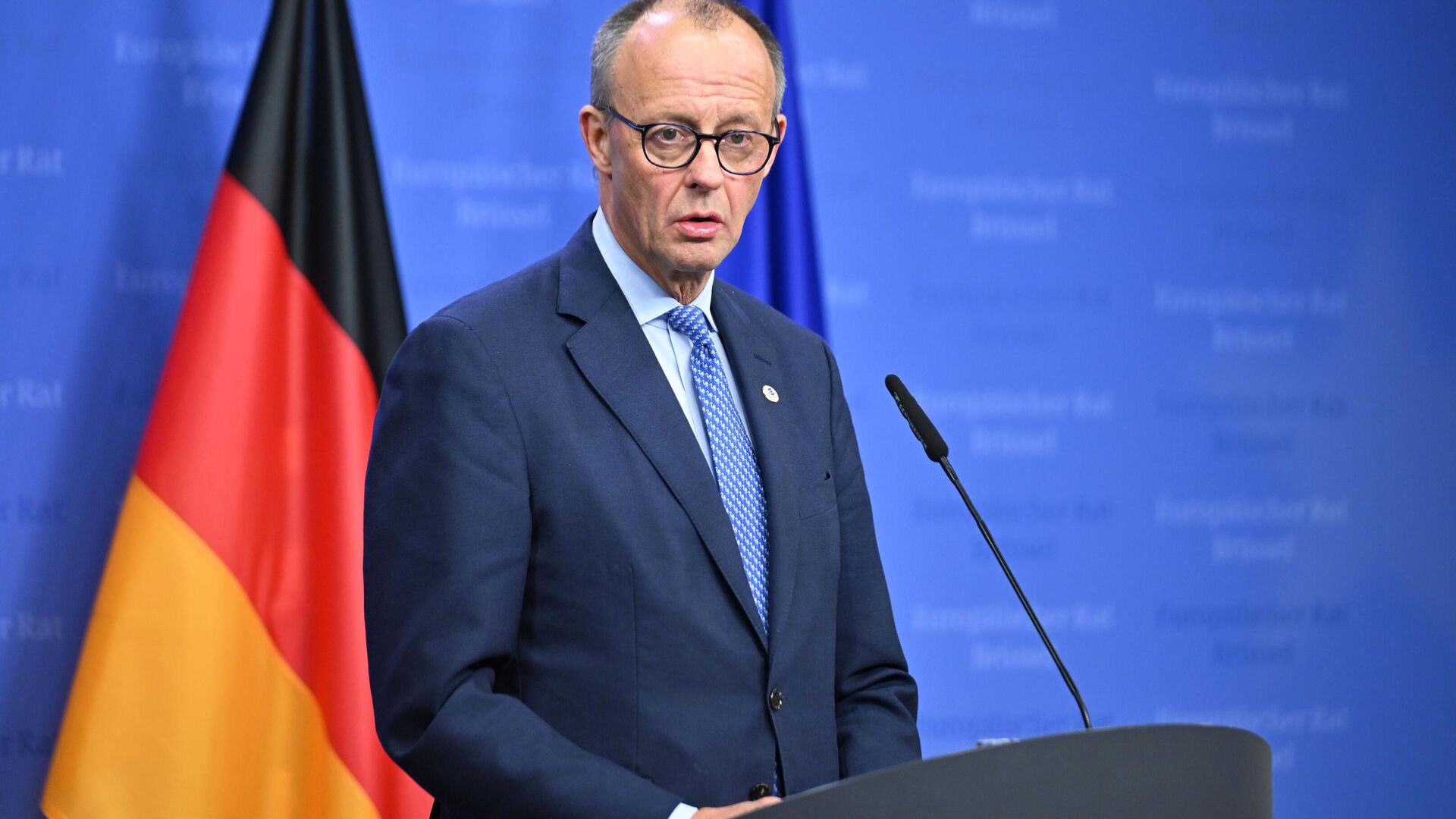 almanya basbakani merz suriyelilerin evine donmesini istiyor 4MNi7OuO.jpg