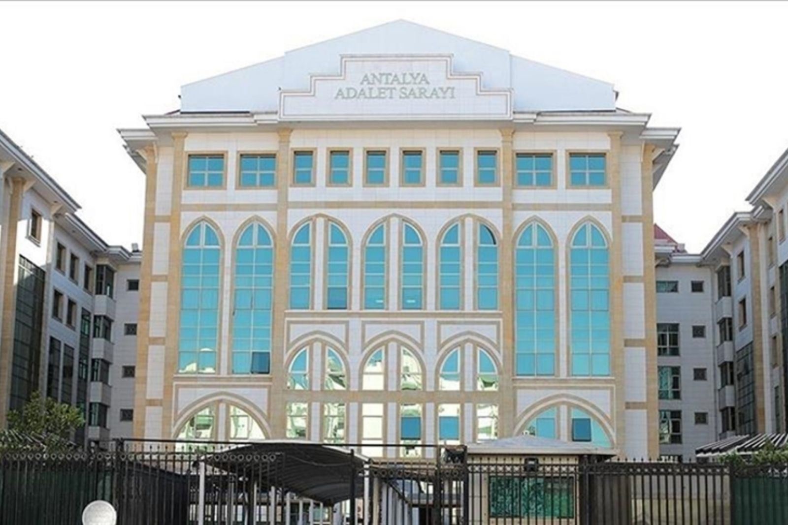 antalya buyuksehir belediyesi sorusturmasinda 8 supheli daha gozaltina alindi Lr1Jkbqj.jpg