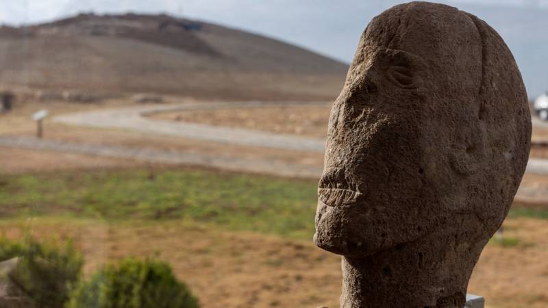 Kazı Başkanı Doç. Dr. Özdoğan Taştepeler kazısında keşfedilen ağzı dikili heykelin sırrını anlattı: Bir ölüm ritüelinin parçası olabilir
