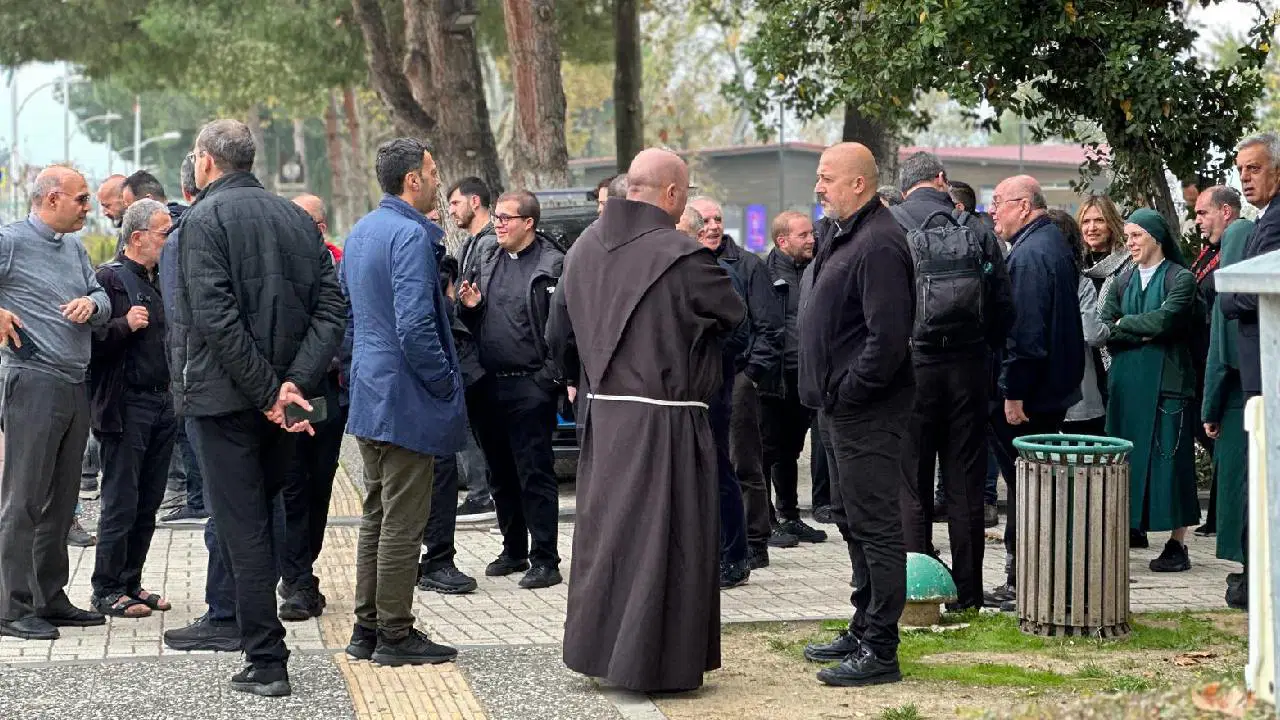 vatikan heyeti papanin ziyareti oncesi iznikte Pt9HNcNq.jpg