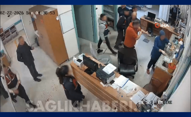 Artvin’de Resmi Araçla Trafiği Tehlikeye Düşüren ve Sağlıkçılara Zorluk Çıkaran Yöneticiye Adli İşlem • Sağlık Haberi