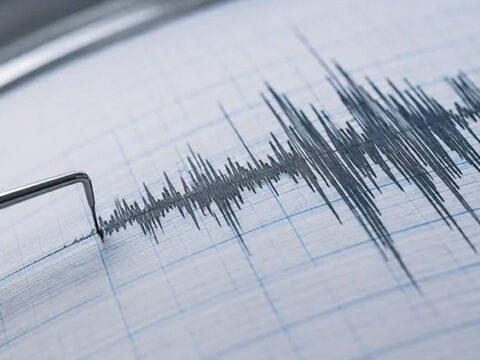 Iranda 5 buyuklugunde deprem fEFGFM5C